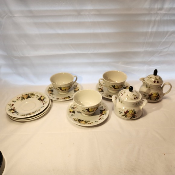 Royal Doulton MIRAMONT  Tea Cups (3), Saucers(6), Creamer & Sugar ENGLAND - Picture 1 of 14